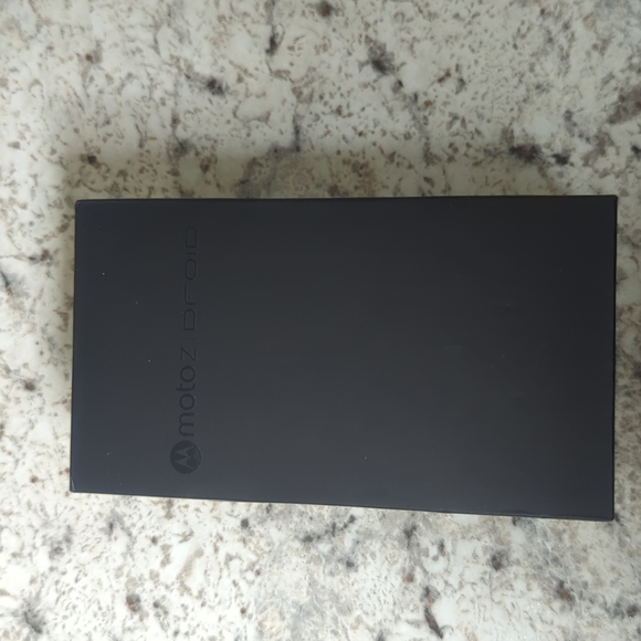 MOTO Z DROID - Picture 3 of 6